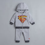 Conjunto EmpiBy de 2 piezas para bebé niño, sudadera gris con capucha y logo de Superman y pantalón jogger a juego.