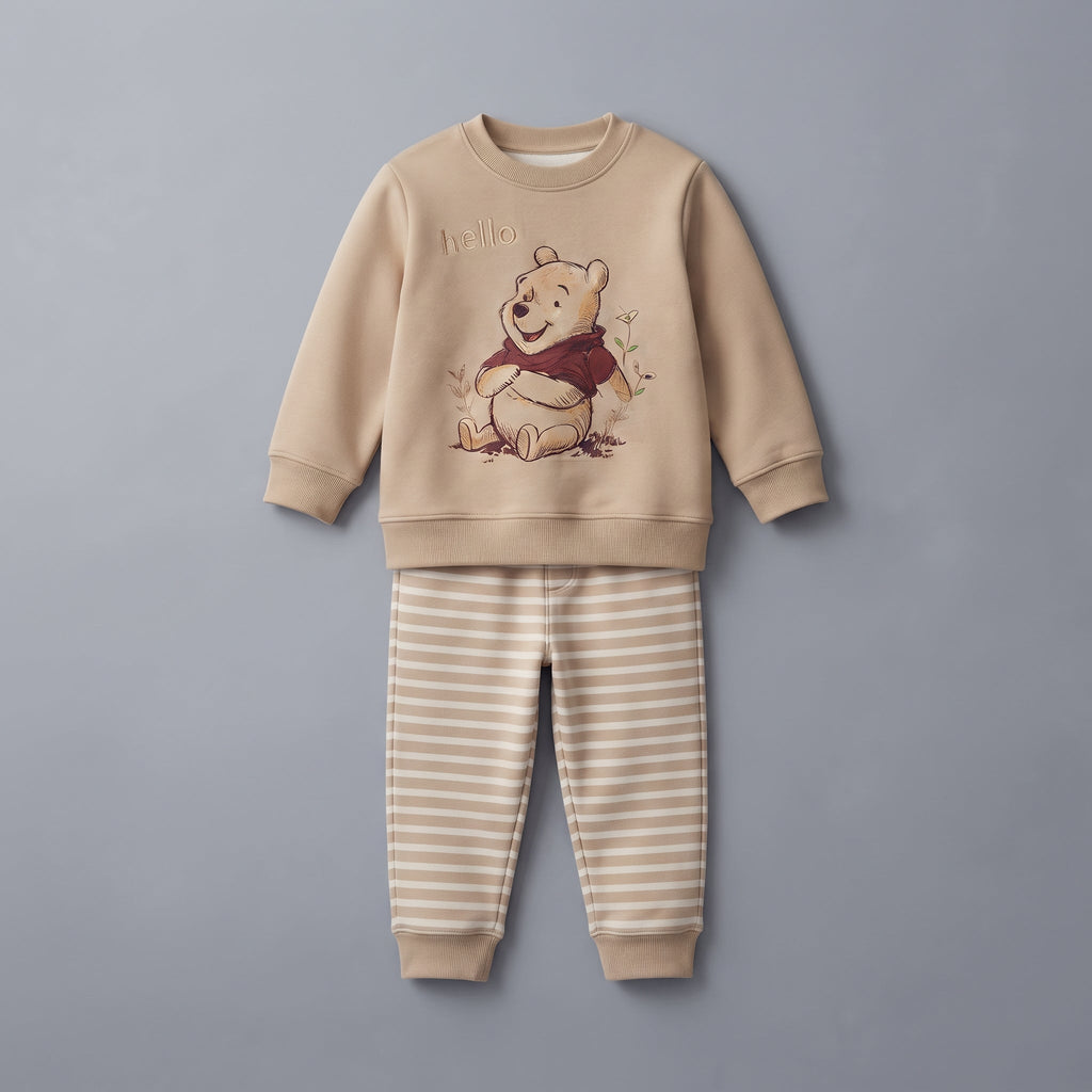 Conjunto EmpiBy de dos piezas para niño con sudadera beige de Winnie the Pooh y pantalón jogger a rayas