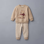 Conjunto EmpiBy de dos piezas para niño con sudadera beige de Winnie the Pooh y pantalón jogger a rayas