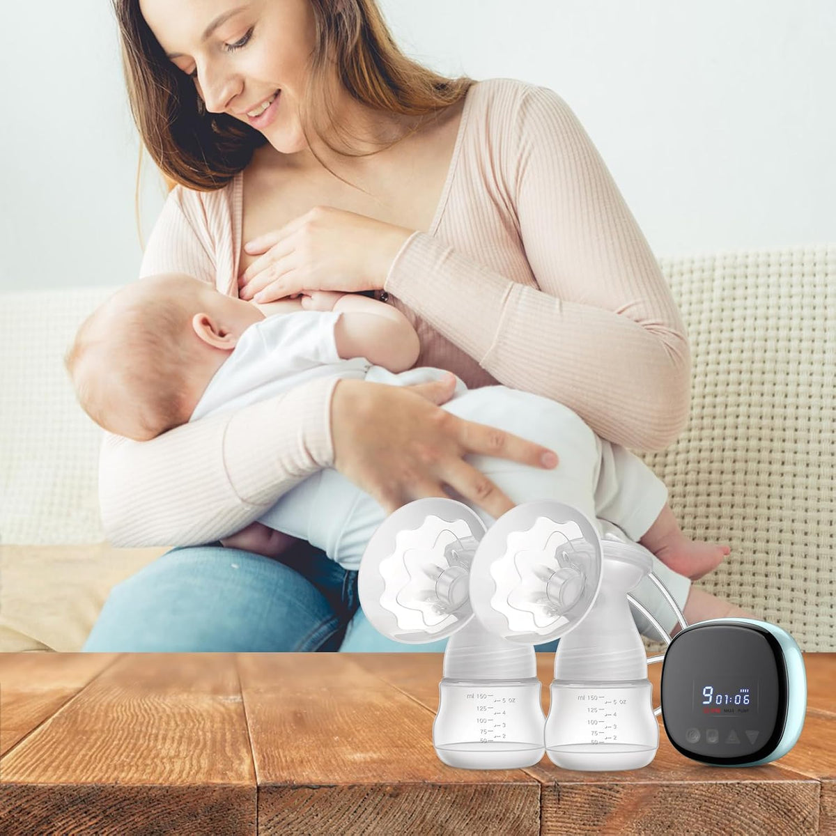 Extractor eléctrico doble EmpiBy con pantalla LCD, biberones y copas de silicona junto a una madre amamantando a su bebé