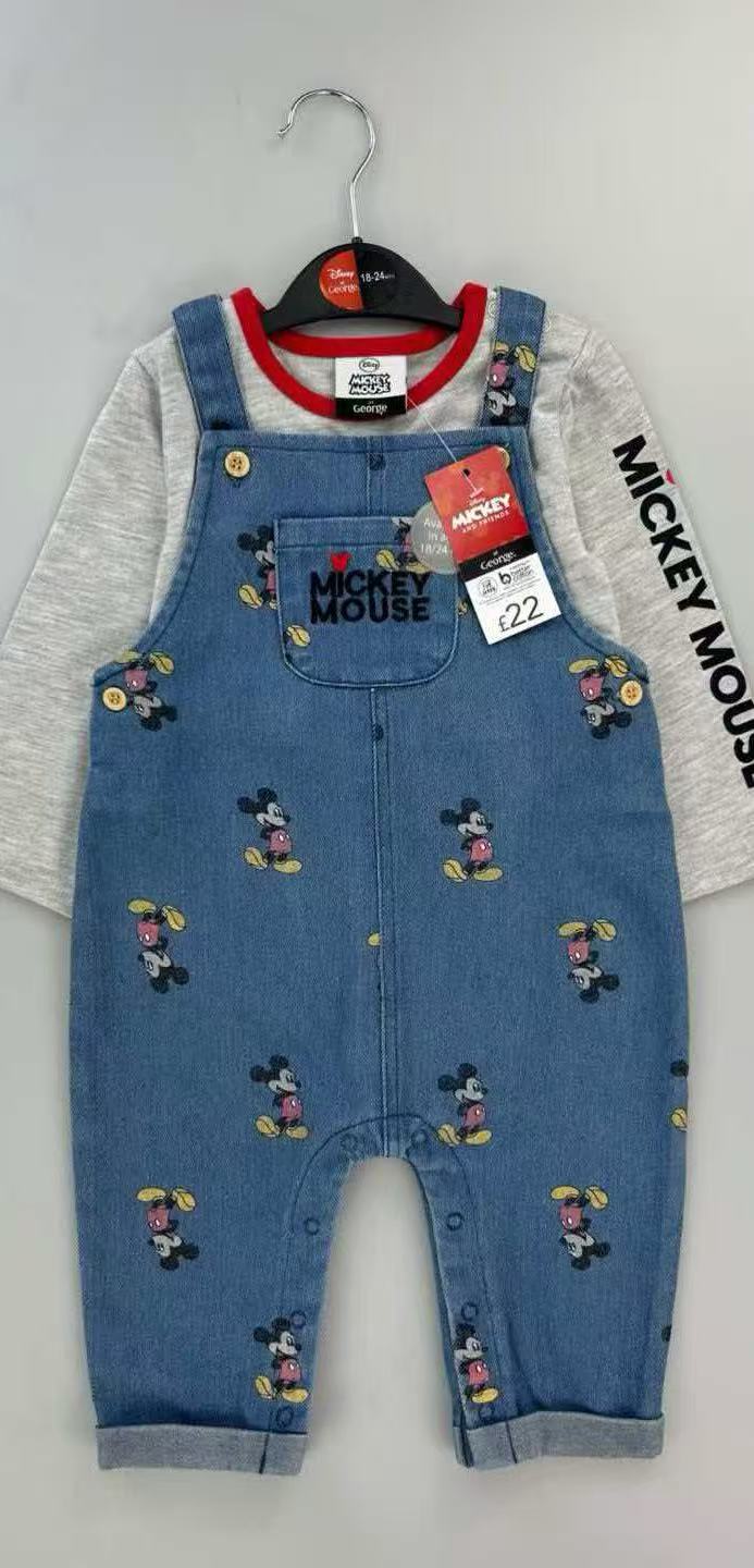 Conjunto EmpiBy de overol de mezclilla azul con estampado de Mickey Mouse y camiseta gris de manga larga para niño