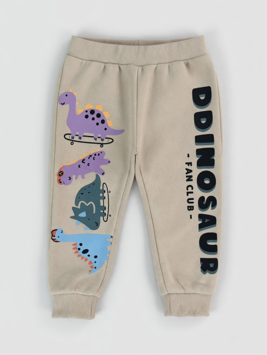Pantalones de chándal beige EmpiBy con estampado de dinosaurios en monopatín y texto Dinosaur Fan Club para niños