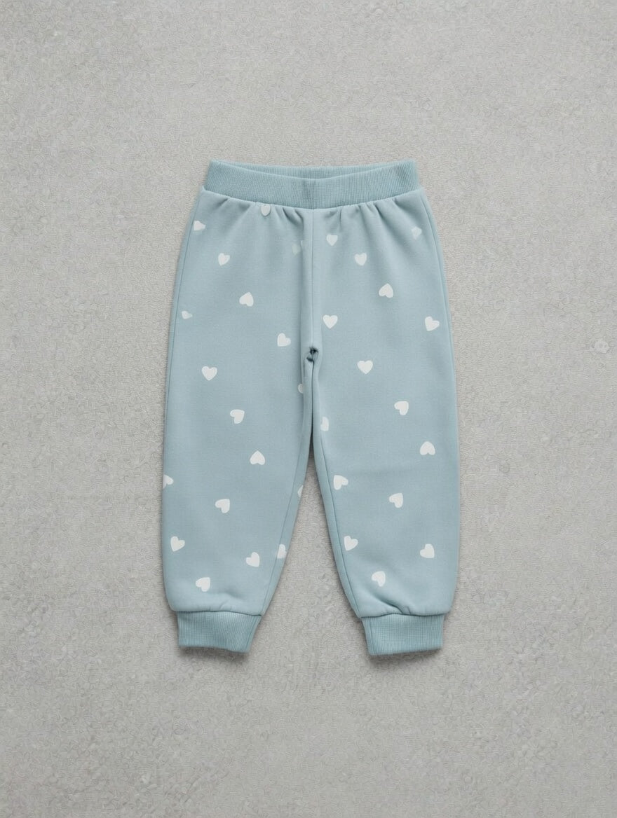 Pantalón jogger EmpiBy color menta suave con estampado de corazones blancos y cintura elástica para niñas
