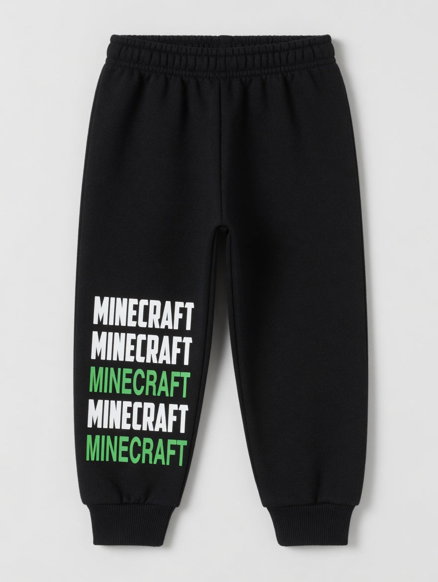 Pantalón jogger negro EmpiBy de Minecraft con logo estampado en blanco y verde en la pierna y puños acanalados