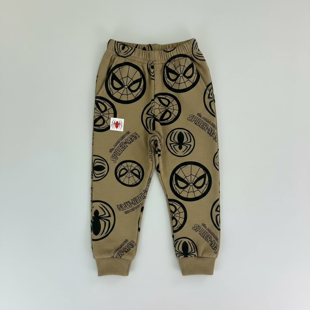 Pantalón jogger EmpiBy color caqui con estampado all-over de máscaras e íconos de The Amazing Spider-Man