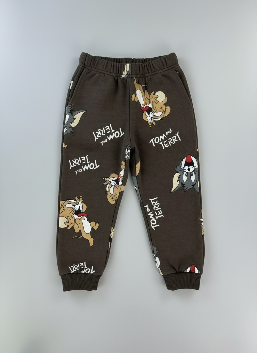 Pantalón jogger EmpiBy color café con estampado divertido de Tom y Jerry y puños elásticos para niños