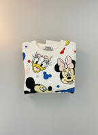 Sudadera blanca EmpiBy Disney Friends con estampado de Mickey, Minnie y Daisy sobre fondo claro