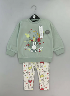 Conjunto EmpiBy de sudadera verde salvia con estampado de Miffy y leggings acanalados color crema con flores