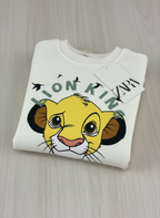Sudadera EmpiBy de felpa color crema con estampado frontal de Simba de El Rey León y letras verdes