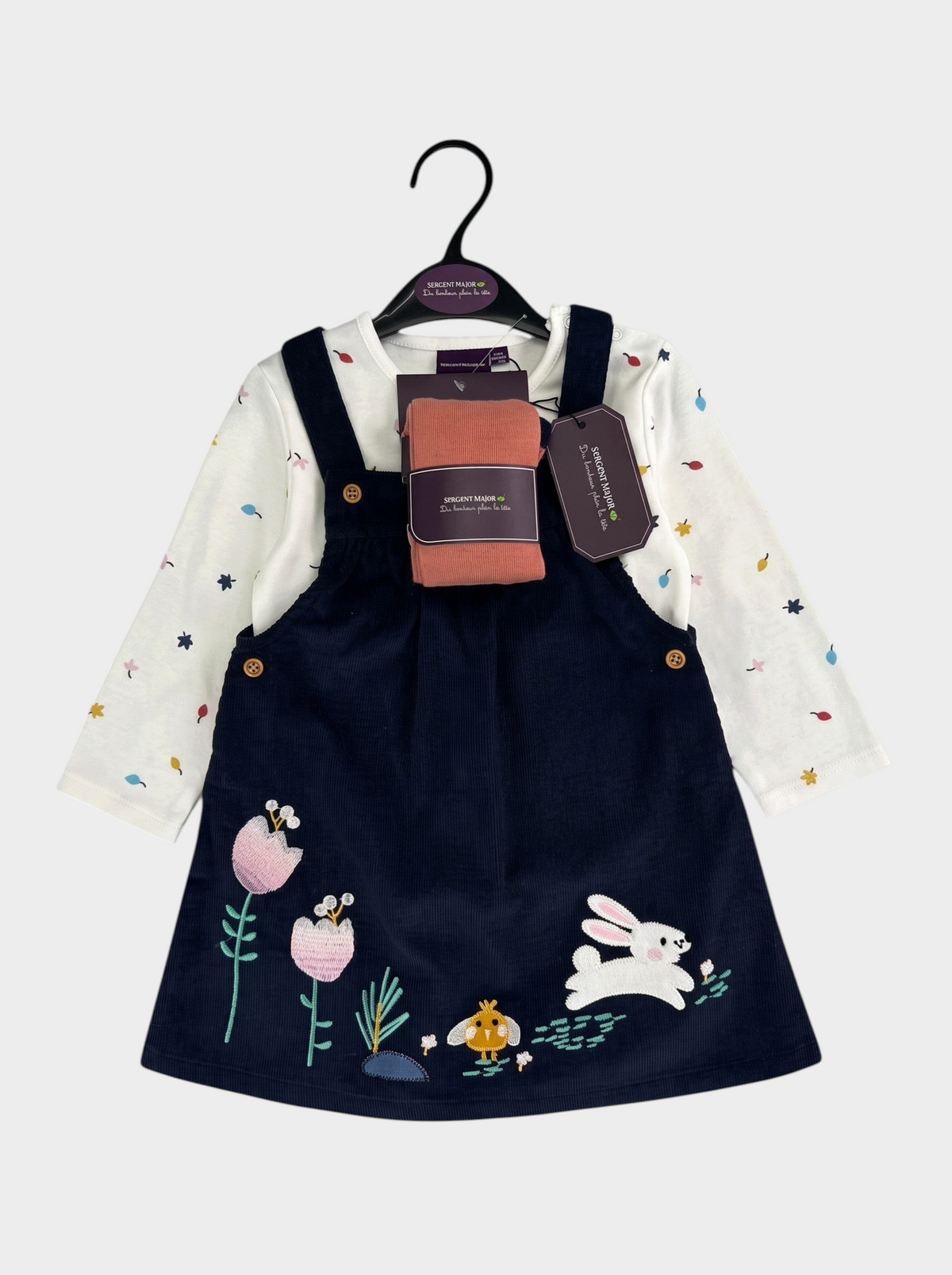 Conjunto EmpiBy de vestido peto azul marino en pana con bordados y camiseta de manga larga con estampado floral
